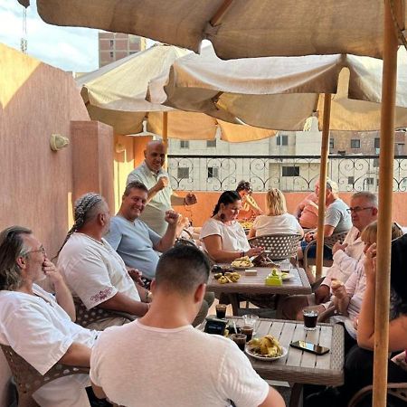 Pyramids Road Guest House Cozy Rooms And Rooftop Breakfast With The Pyramids View Nazlet el-Sisi Ngoại thất bức ảnh