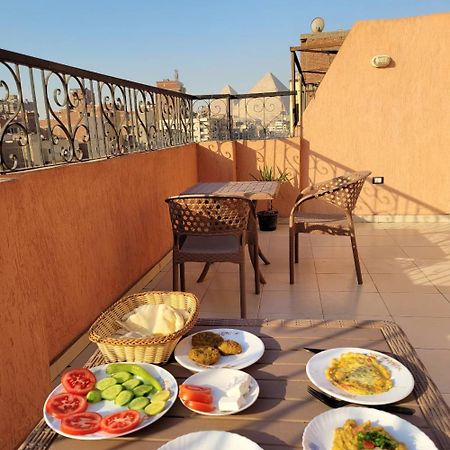 Pyramids Road Guest House Cozy Rooms And Rooftop Breakfast With The Pyramids View Nazlet el-Sisi Ngoại thất bức ảnh