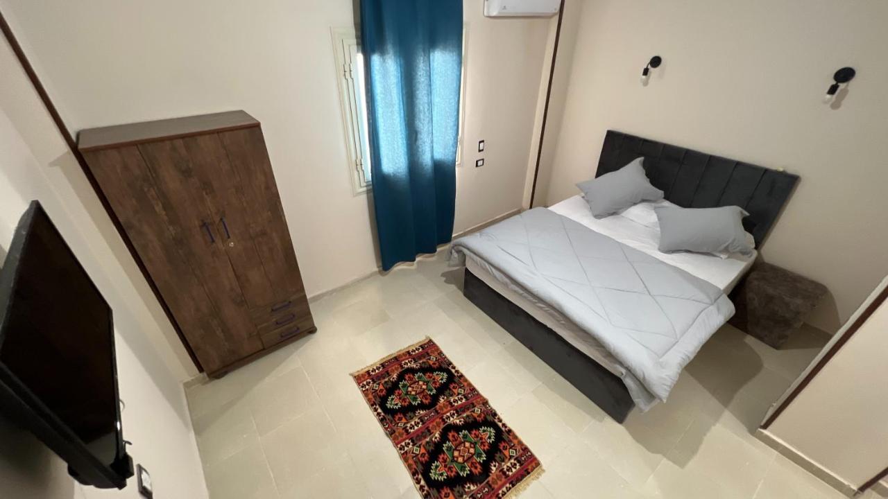 Pyramids Road Guest House Cozy Rooms And Rooftop Breakfast With The Pyramids View Nazlet el-Sisi Ngoại thất bức ảnh