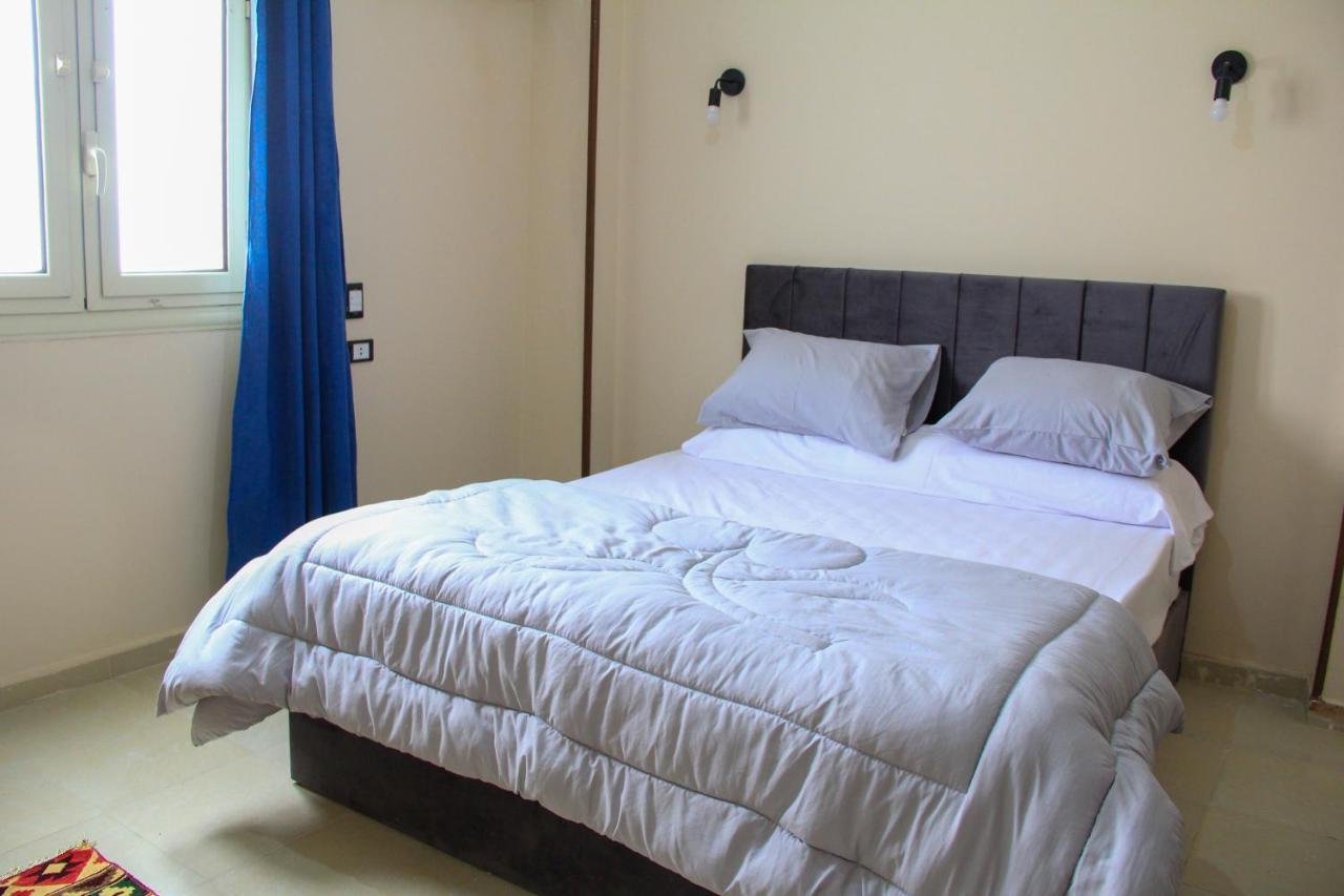 Pyramids Road Guest House Cozy Rooms And Rooftop Breakfast With The Pyramids View Nazlet el-Sisi Ngoại thất bức ảnh