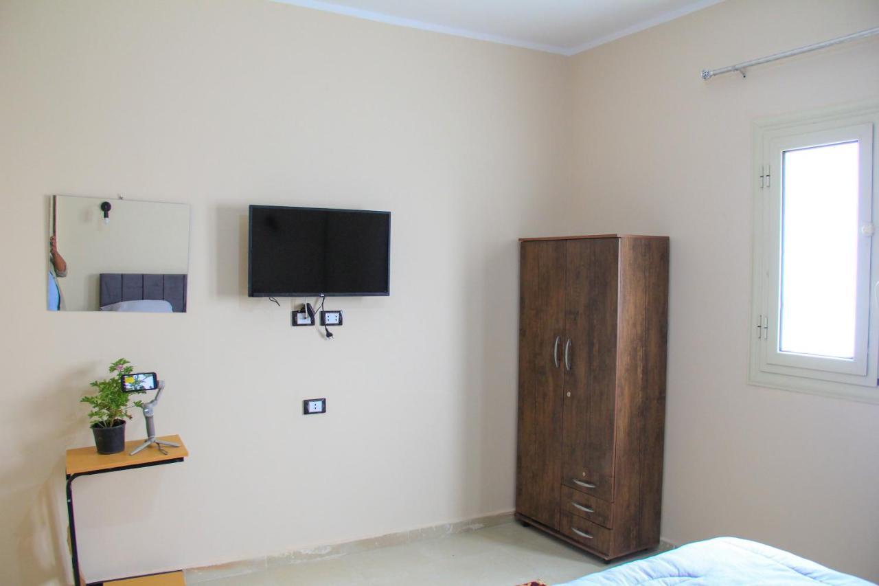 Pyramids Road Guest House Cozy Rooms And Rooftop Breakfast With The Pyramids View Nazlet el-Sisi Ngoại thất bức ảnh