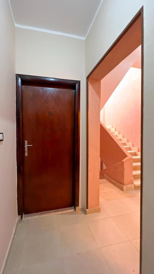 Pyramids Road Guest House Cozy Rooms And Rooftop Breakfast With The Pyramids View Nazlet el-Sisi Ngoại thất bức ảnh