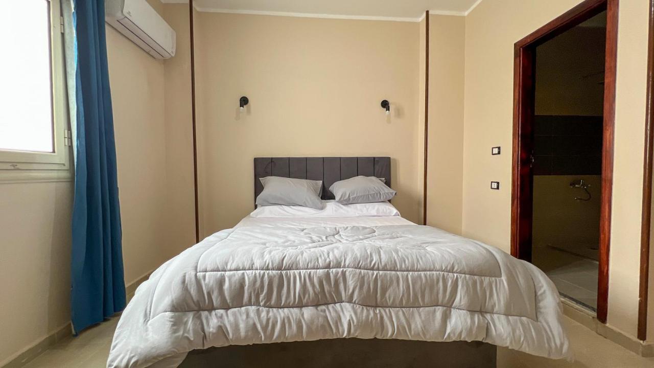 Pyramids Road Guest House Cozy Rooms And Rooftop Breakfast With The Pyramids View Nazlet el-Sisi Ngoại thất bức ảnh