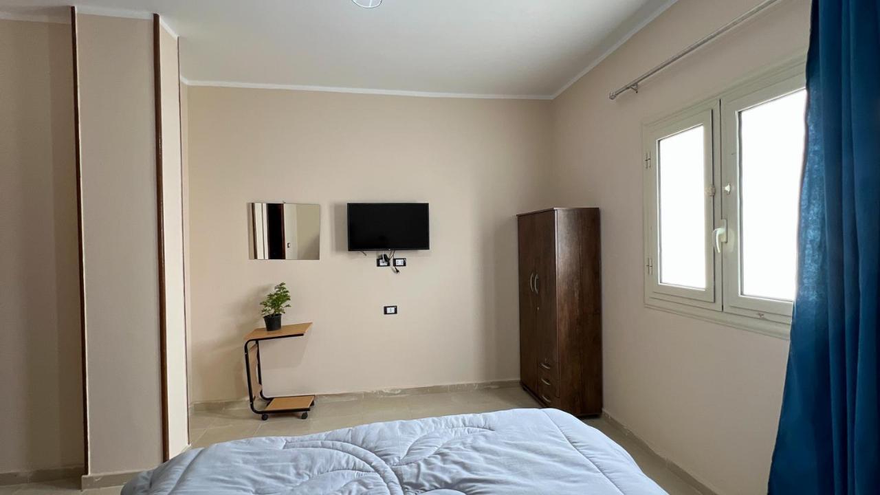 Pyramids Road Guest House Cozy Rooms And Rooftop Breakfast With The Pyramids View Nazlet el-Sisi Ngoại thất bức ảnh