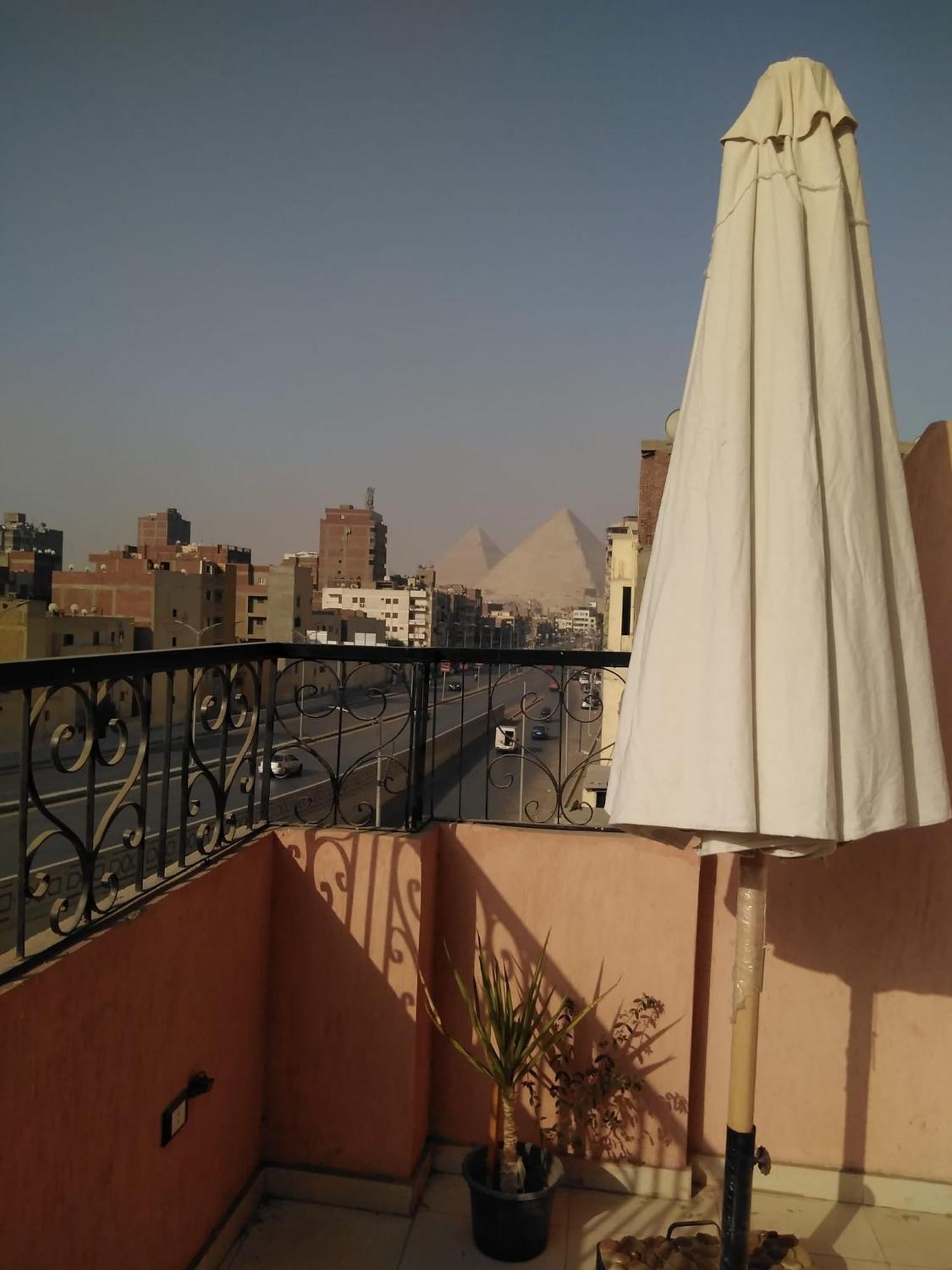 Pyramids Road Guest House Cozy Rooms And Rooftop Breakfast With The Pyramids View Nazlet el-Sisi Ngoại thất bức ảnh