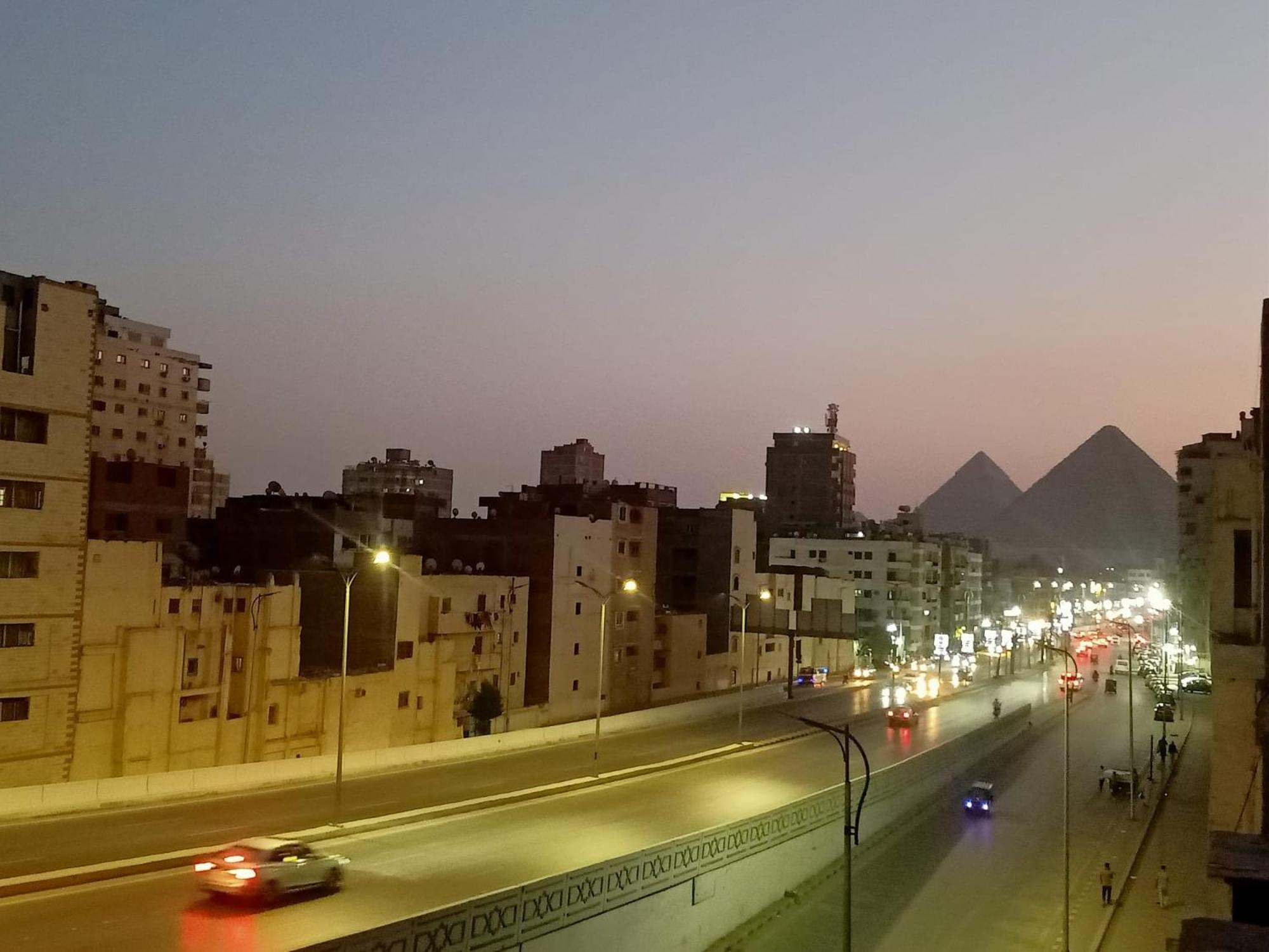 Pyramids Road Guest House Cozy Rooms And Rooftop Breakfast With The Pyramids View Nazlet el-Sisi Ngoại thất bức ảnh