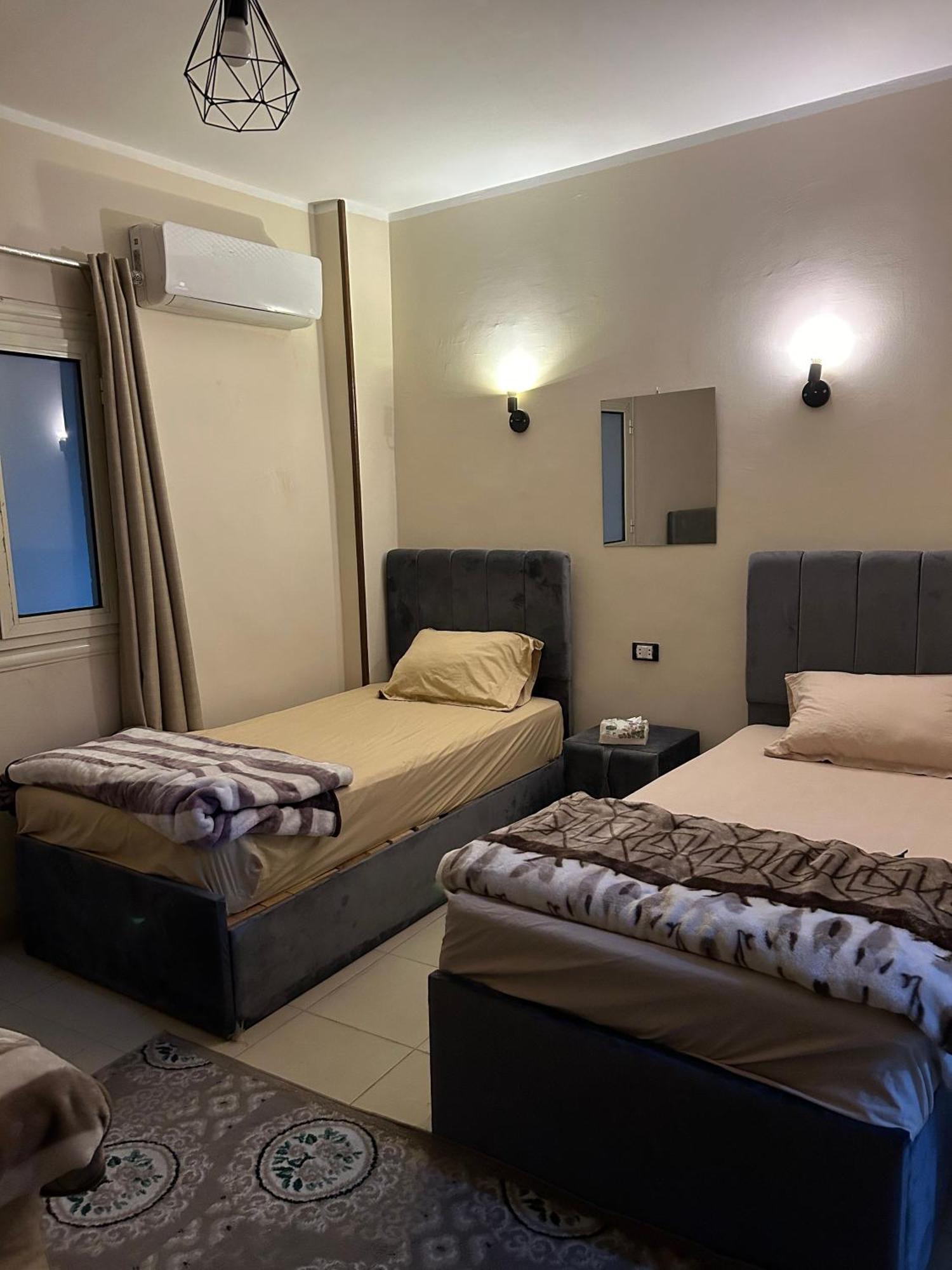 Pyramids Road Guest House Cozy Rooms And Rooftop Breakfast With The Pyramids View Nazlet el-Sisi Ngoại thất bức ảnh