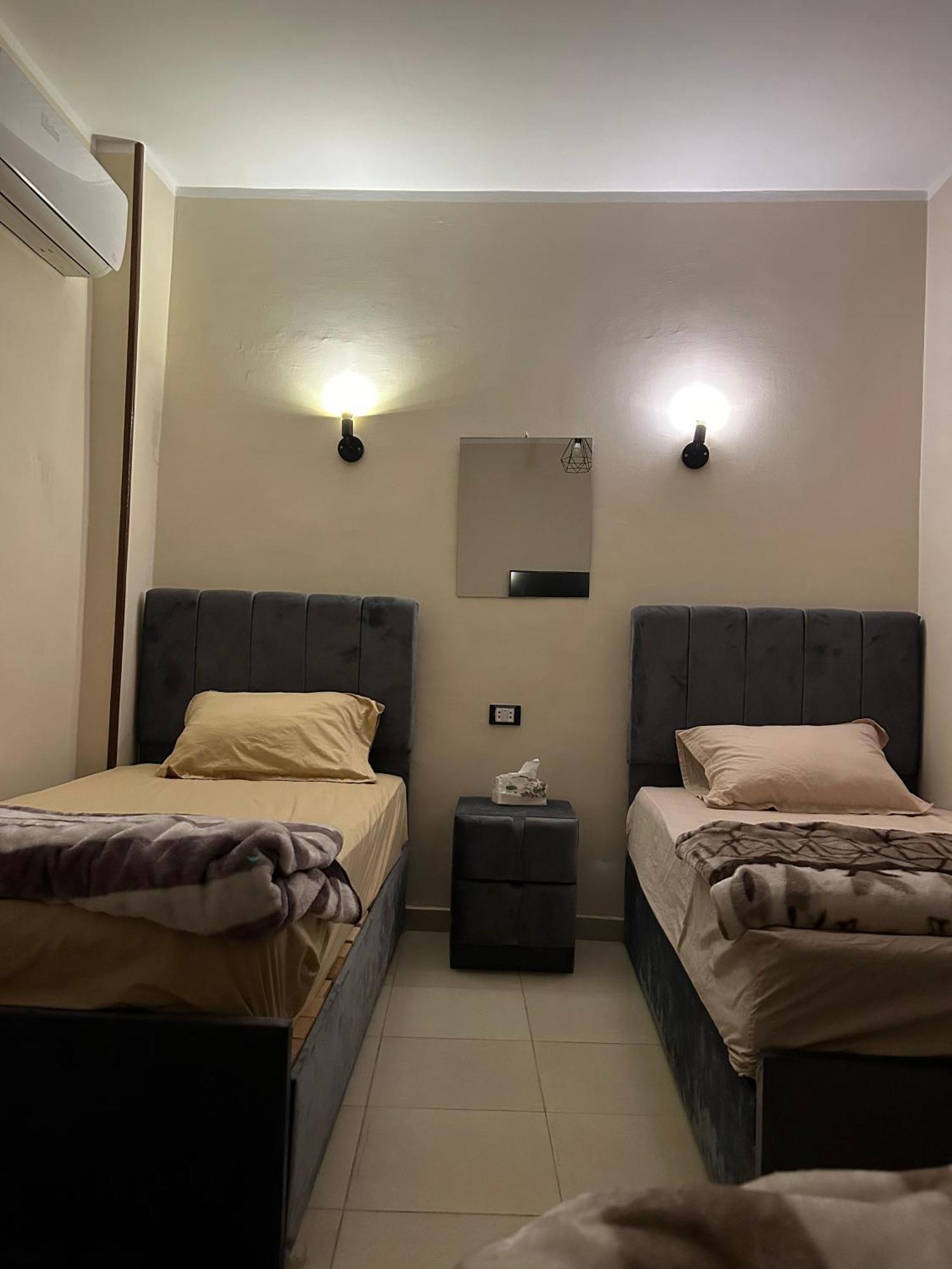 Pyramids Road Guest House Cozy Rooms And Rooftop Breakfast With The Pyramids View Nazlet el-Sisi Ngoại thất bức ảnh