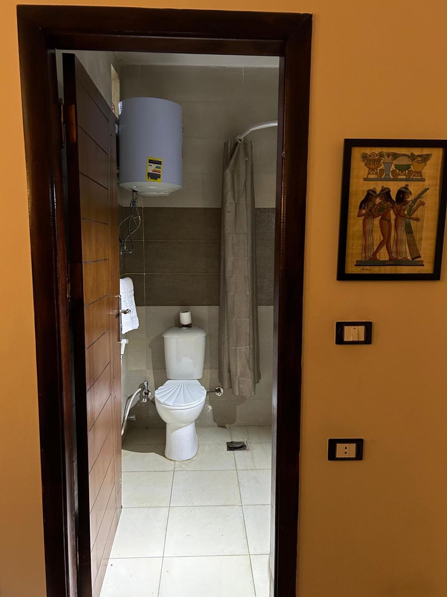 Pyramids Road Guest House Cozy Rooms And Rooftop Breakfast With The Pyramids View Nazlet el-Sisi Ngoại thất bức ảnh