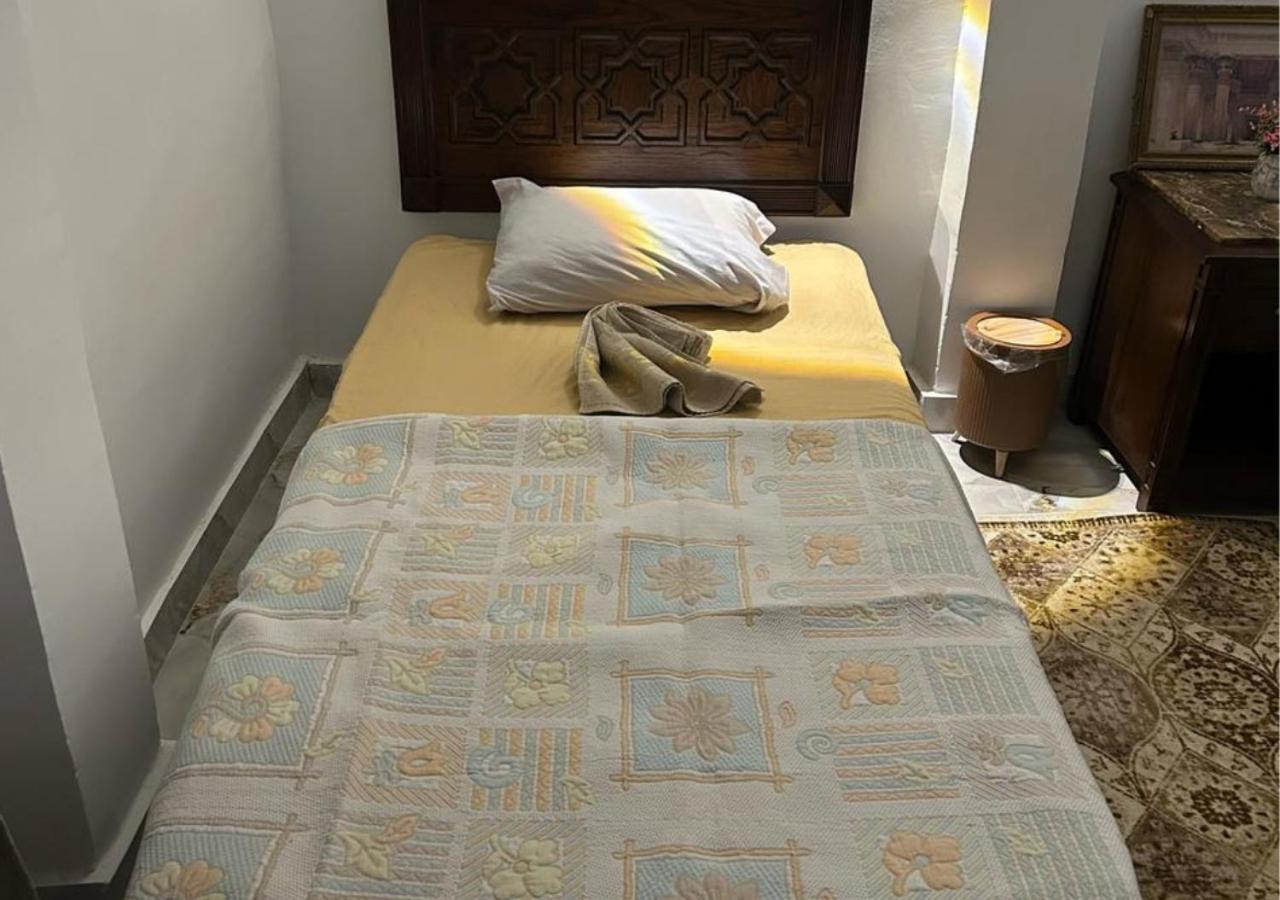 Pyramids Road Guest House Cozy Rooms And Rooftop Breakfast With The Pyramids View Nazlet el-Sisi Ngoại thất bức ảnh