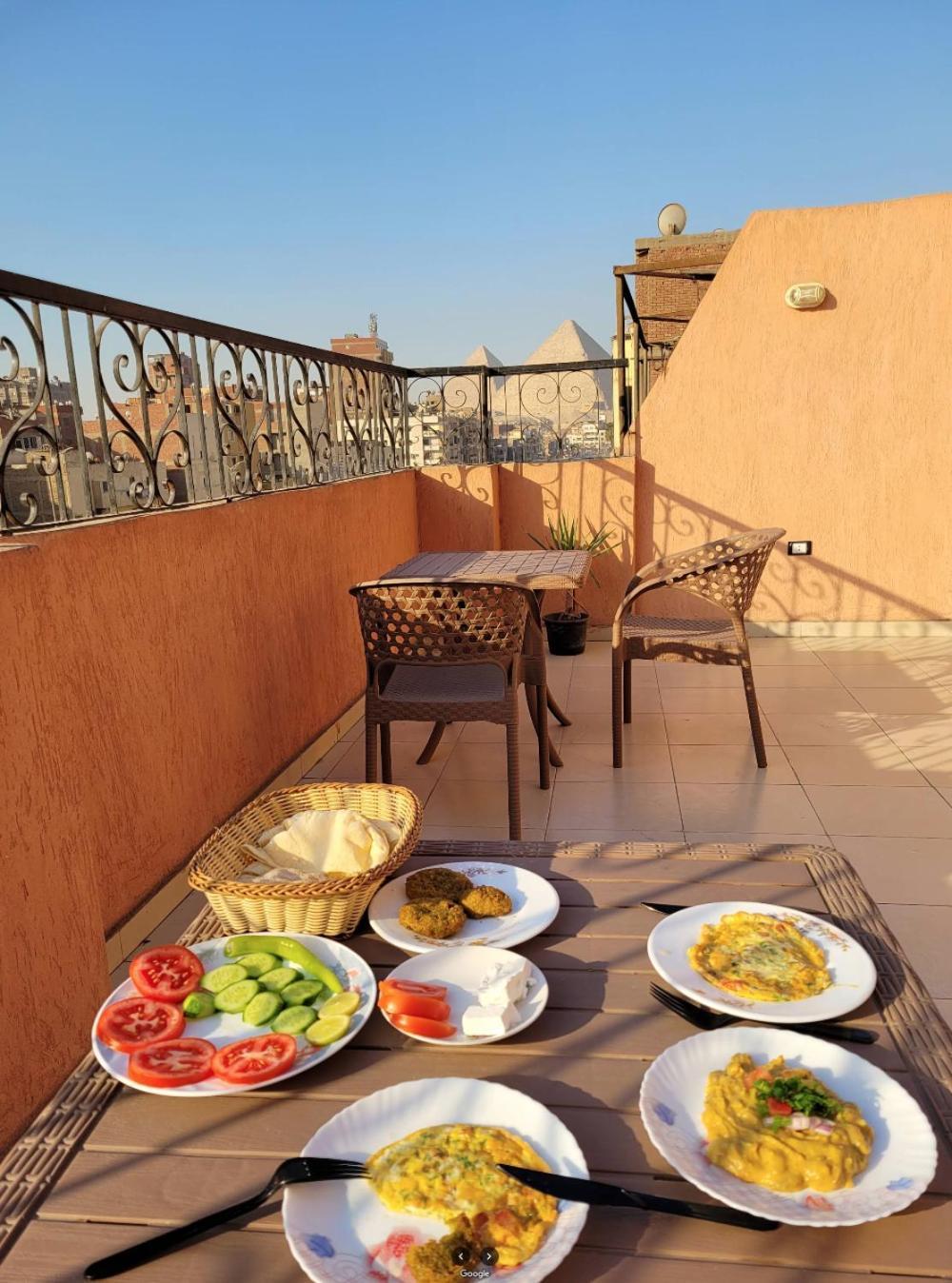 Pyramids Road Guest House Cozy Rooms And Rooftop Breakfast With The Pyramids View Nazlet el-Sisi Ngoại thất bức ảnh
